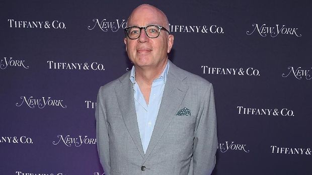 Penulis Buku Kontroversi Trump, Si Piranha Media New York