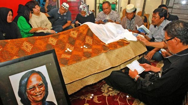 Yon Koeswoyo meninggal pada Jumat (5/1) pagi tadi.