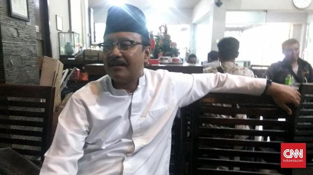 Karangan Bunga dan Keinginan Risma Terkait Pilgub Jatim