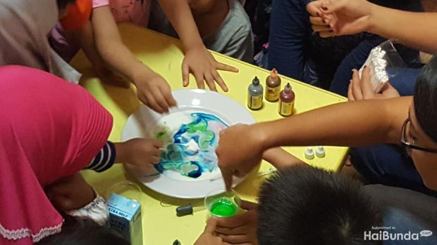 Mumpung Libur, Yuk Bikin Percobaan Membuat Pelangi Bareng Anak