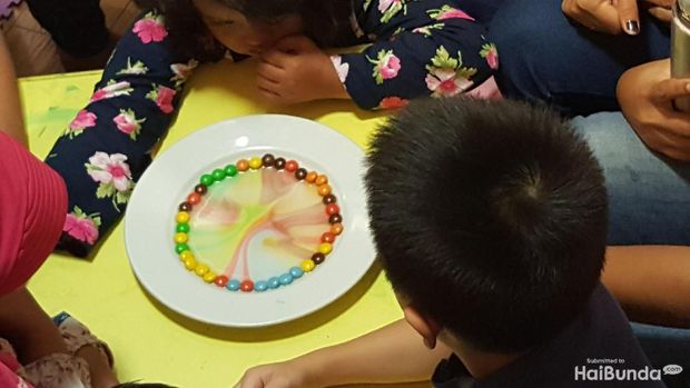 Mumpung Libur, Yuk Bikin Percobaan Membuat Pelangi Bareng Anak