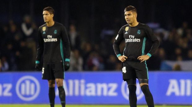 Casemiro (kanan) berharap Real Madrid dapat bermain sebagai sebuah tim dalam setiap pertandingan.