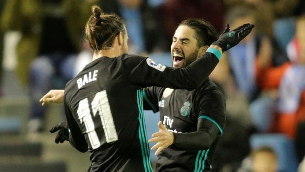 Gareth Bale dan Isco merayakan gol Madrid di babak pertama.