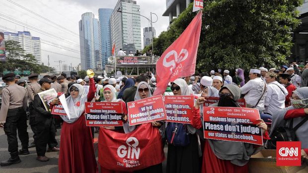 Massa Aksi 121, di depan kantor Facebook Indonesia, Jkaarta, Jumat (12/1).