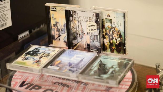 CD Oasis koleksi Ilham.