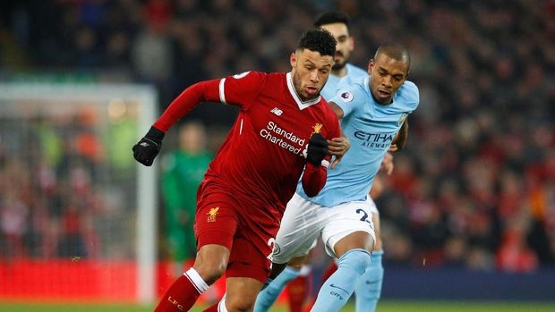 Alex-Oxlade Chamberlain cetak gol pembuka Liverpool ke gawang Manchester City, Minggu (14/1).