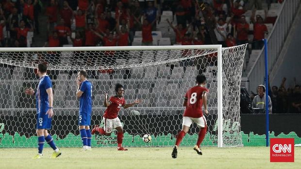 Ilham Udin mencetak gol Timnas Indonesia saat melawan Islandia.