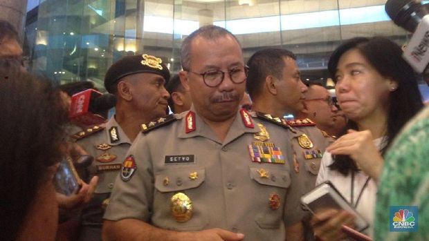 Koridor Lantai 1 Gedung BEI Ambruk, Banyak Korban Luka