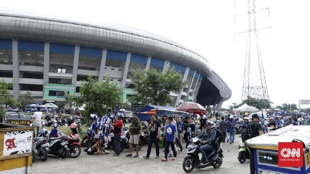 Bobotoh antusias menyaksikan laga Persib Bandung vs Sriwijaya FC di GBLA.