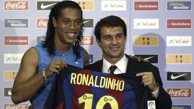 Ronaldinho mengantar Barcelona juara Liga Champions 2005/2006.
