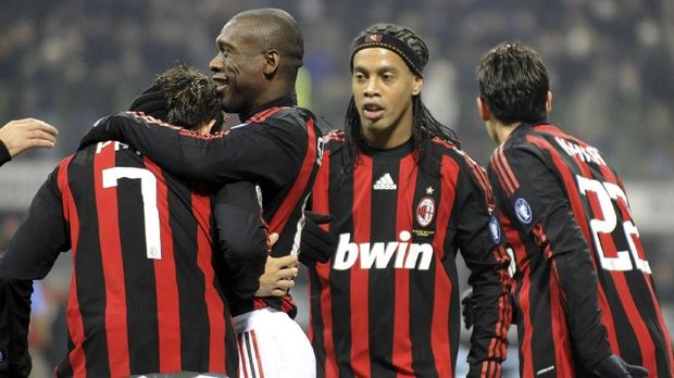 Setelah hijrah dari AC Milan, karier Ronaldinho mulai tak menentu.