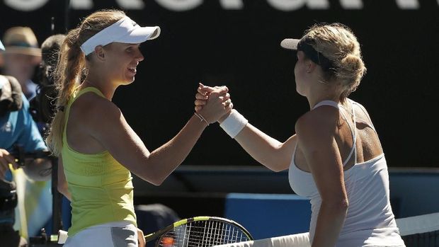 Caroline Wozniacki butuh tiga set untuk mengalahkan Jana Fett di babak kedua Australian Open 2018.