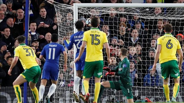 Gol Michy Batshuayi membuat Chelsea memimpin atas Norwich City di pertengahan babak kedua.