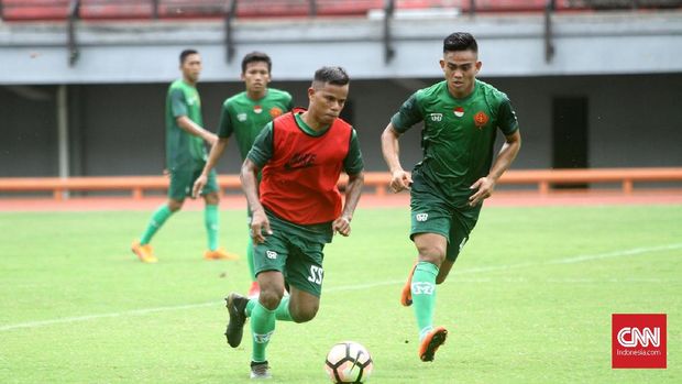 PS TNI bersiap menghadapi kekuatan Persebaya di kandang mereka pada laga perdana Grup C Piala Piala Presiden. (
