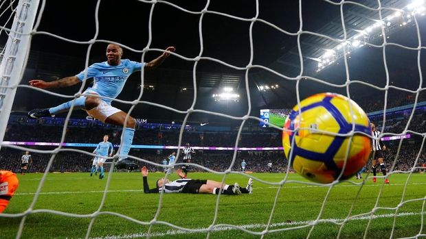 Raheem Sterling sempat membobol gawang Newcastle United, namun dianulir wasit. (