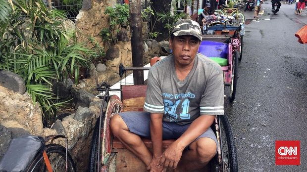 Pengayuh Becak Menanti Janji Manis Anies