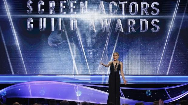 Kristen Bell saat membuka SAG Awards.