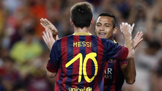 Sanchez meraih popularitas ketika meraih gelar bersama Barcelona.