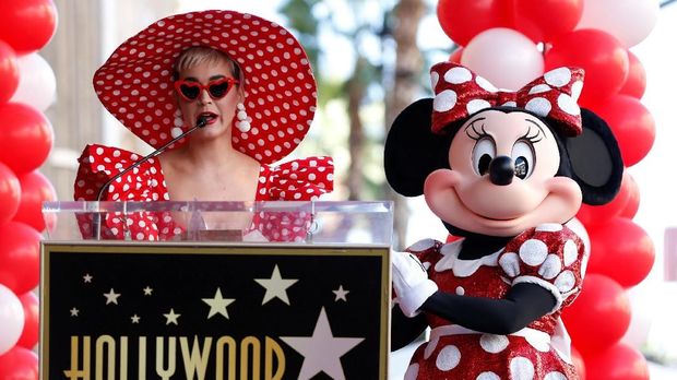 Minnie Mouse bersama Katy Perry.
