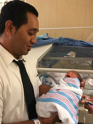 Kisah Ayah Rawat Bayi Kembar Tiganya Setelah Kepergian sang Istri