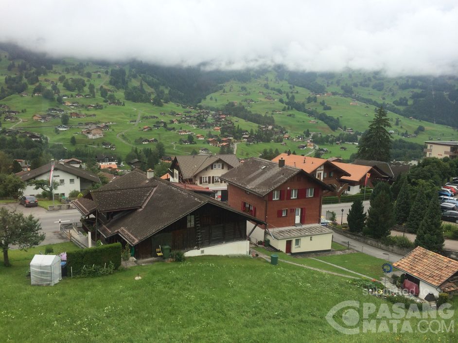  Rumah rumah Unik di Bawah Pegunungan Alpen Swiszerland 