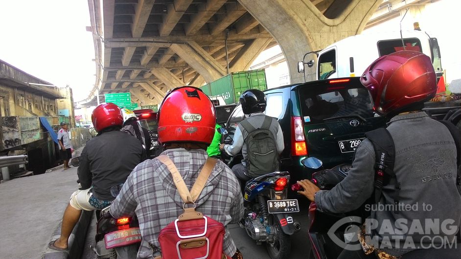 kawasan cacing arah priok macet lalulintas pasangmata kawasan cacing arah priok macet lalulintas pasangmata
