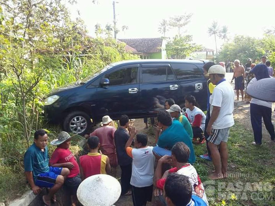 Kecelakaan Terjadi di  Gunung  Kidul Mobil  Ini Lompati 