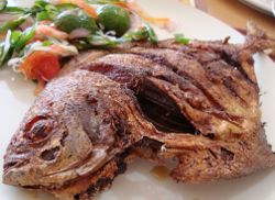 Membumbui Ikan Goreng Membumbui Ikan Goreng