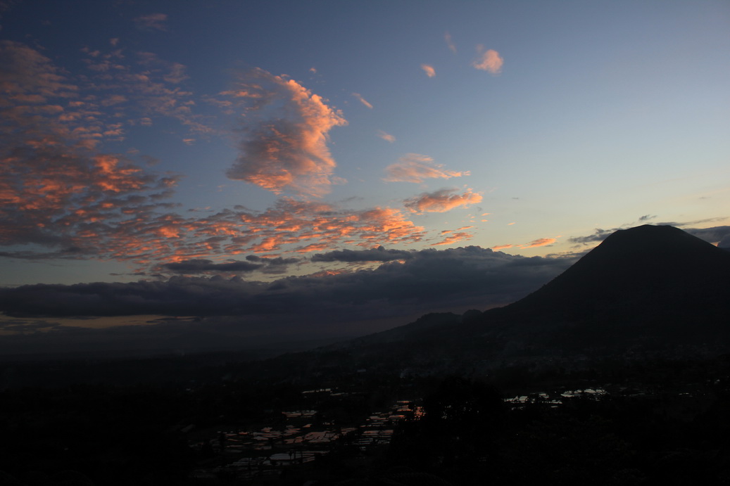 Siluet Senja Gunung  Lokon 