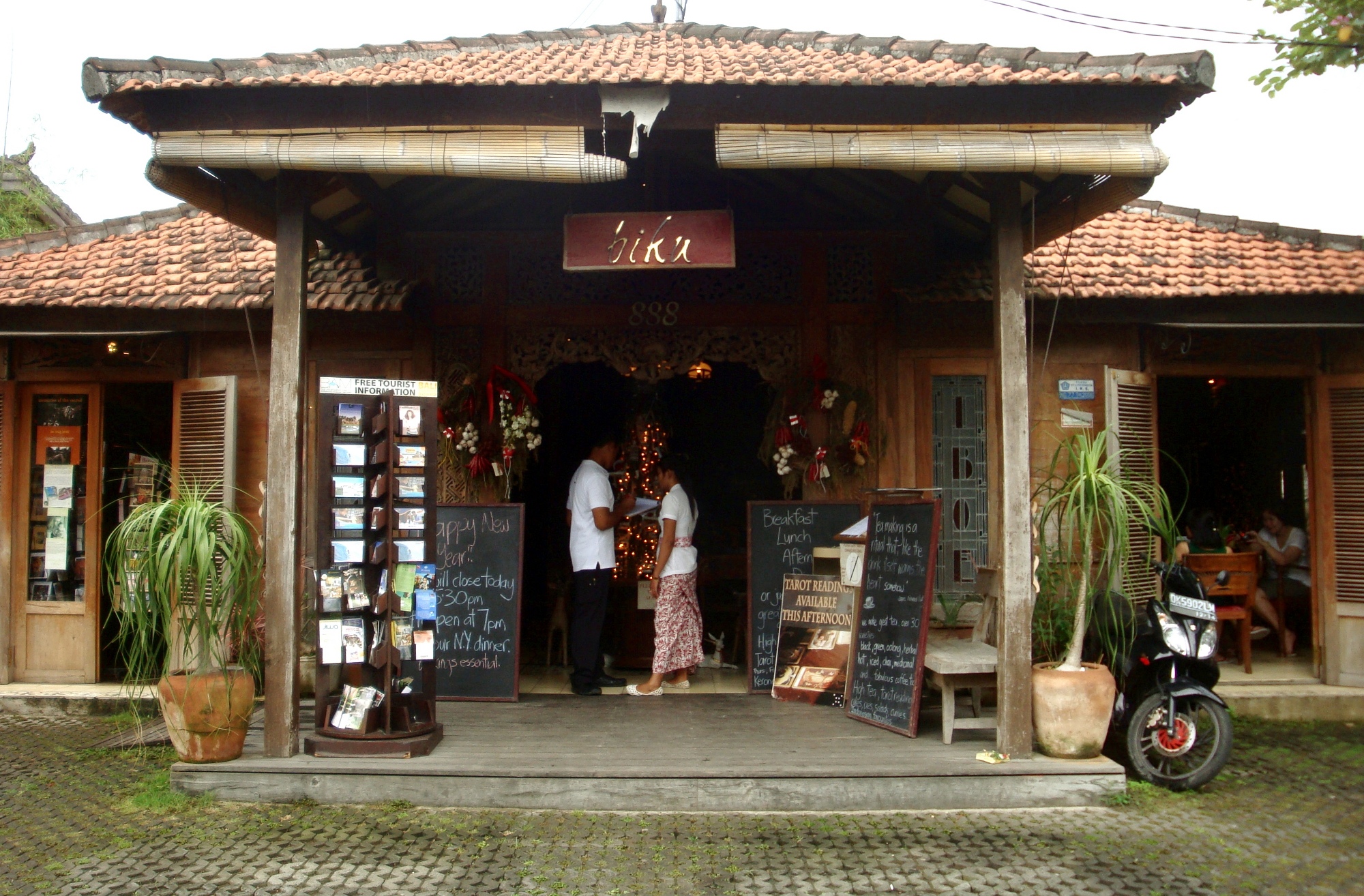 Biku, Cafe Teh Unik Satu-Satunya di Bali
