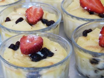 Resep Puding: Hot Bread and Raisin Pudding