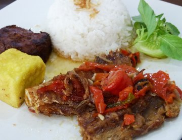 Huahh.... Tersengat Pedas Nikmat Si Tulang Jambal! Huahh.... Tersengat Pedas Nikmat Si Tulang Jambal!