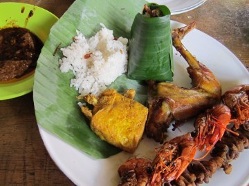 Nasi Uduk Legendaris Kebon Kacang Yang Bikin Kalap!