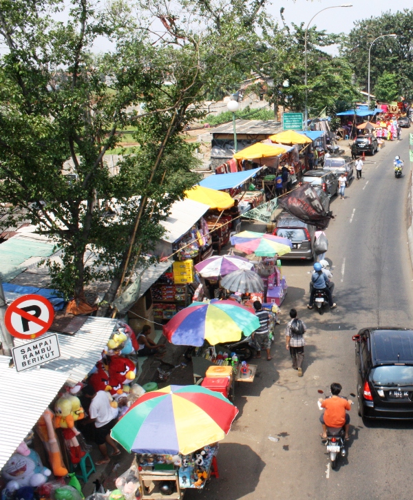 Seru! Belanja Mainan Murah Bareng si Kecil di Pasar 