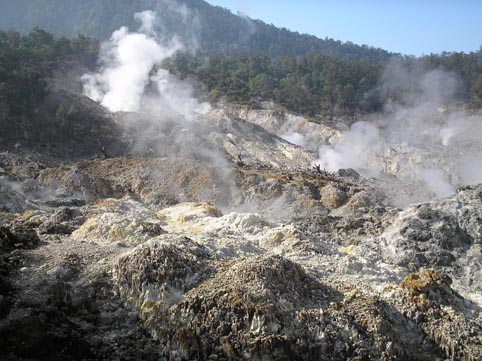 Kawah Ratu Jejak Sukhoi di Puncak Gunung Salak 