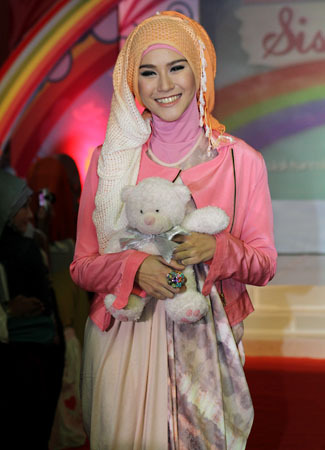 10 Gaya Selebriti Saat Memakai Hijab 5 10 Gaya Selebriti Saat Memakai Hijab 5