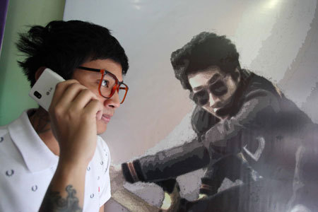 Puas Nonton Video di Smartphone Layar Besar Puas Nonton Video di Smartphone Layar Besar