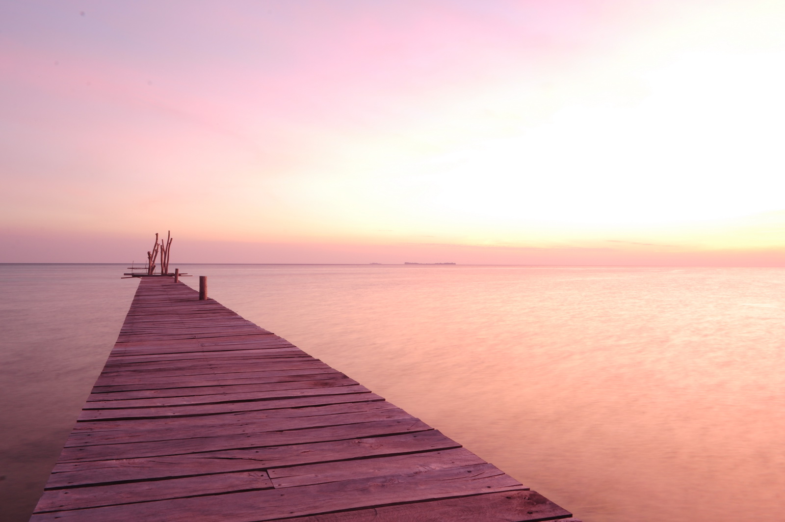 Keren Ada Sunset Ungu di Karimunjawa