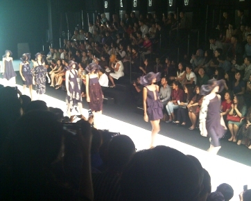 Jadwal Show Jakarta Fashion Week yang Batal Hari Ini Jadwal Show Jakarta Fashion Week yang Batal Hari Ini