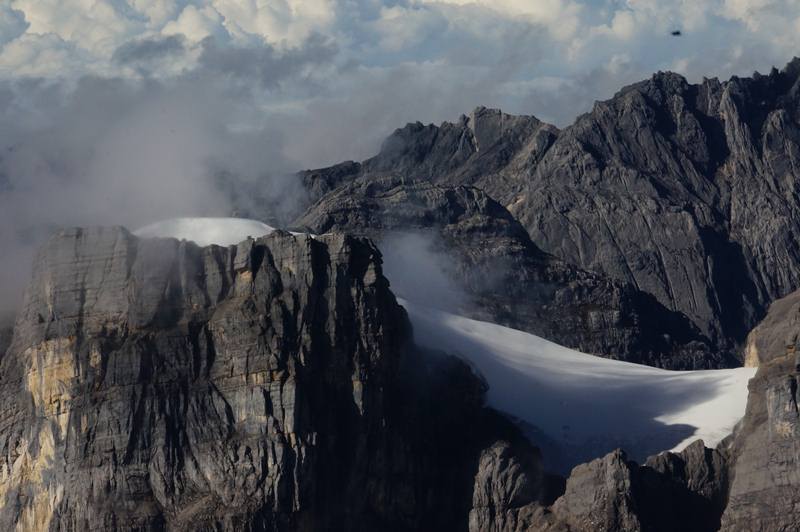 Begini Cara Mendaki ke Puncak Gunung Bersalju di Indonesia