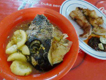 Slruup... Segar Gurih Sup Kepala Ikan Lembongan Slruup... Segar Gurih Sup Kepala Ikan Lembongan