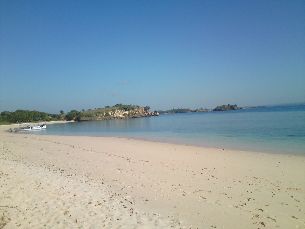  Pantai Tangsi  Lombok Saingannya Pink Beach di Komodo