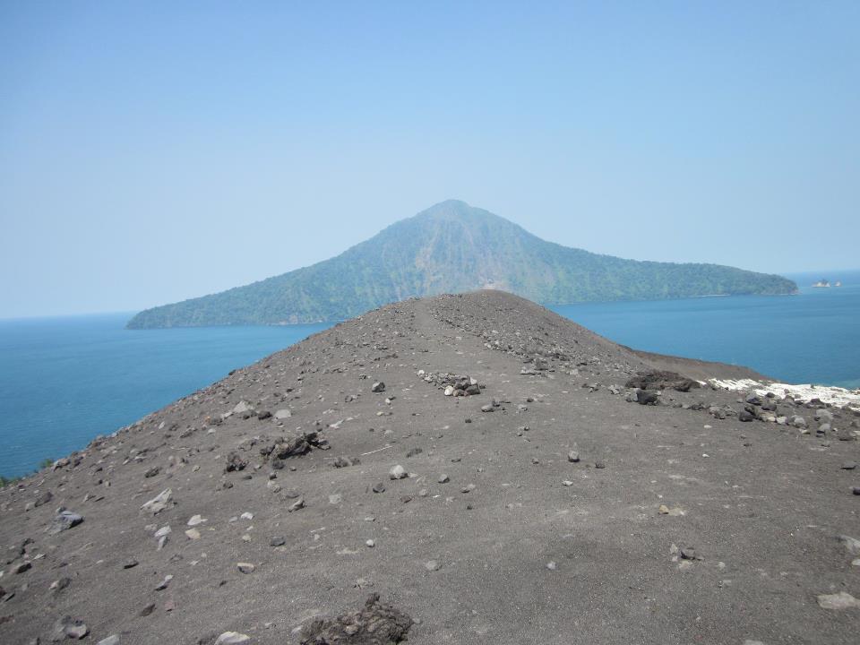  Pemandangan Dahsyat Gunung Anak Krakatau 