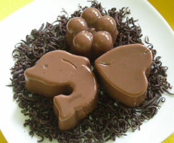Si Kecil Makan Puding Si Kecil Makan Puding
