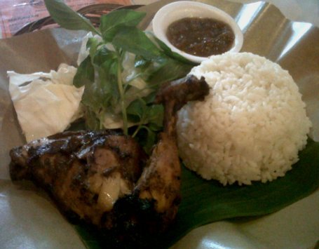 Sluuurp! Gurih-Gurih Sedap Sop Iga Racikan Ganthari Sluuurp! Gurih-Gurih Sedap Sop Iga Racikan Ganthari