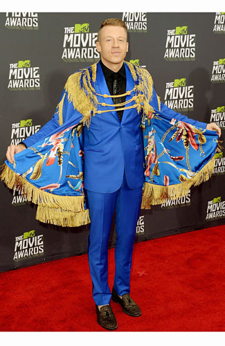 Seleb Pria yang Tampil Keren Hingga Salah Kostum di MTV Movie Awards 2013 3 Seleb Pria yang Tampil Keren Hingga Salah Kostum di MTV Movie Awards 2013 3