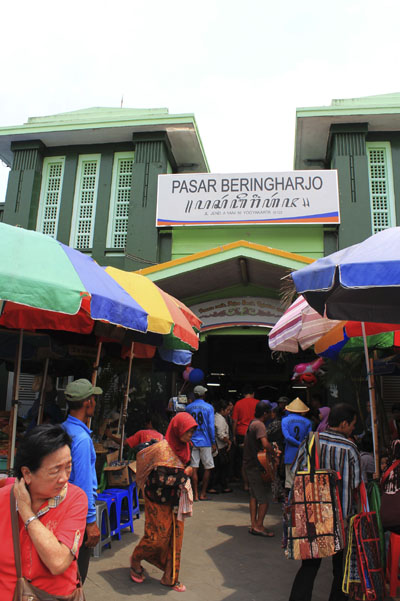  Pasar Beringharjo  Yogya Belanja Murah Tapi Nggak Murahan 3