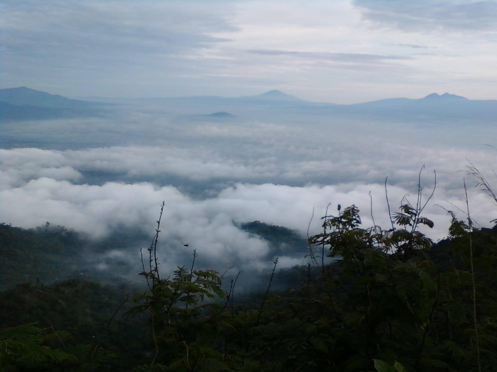 Puncak Suroloyo, Tempat Melihat Yogyakarta dari Atas Awan