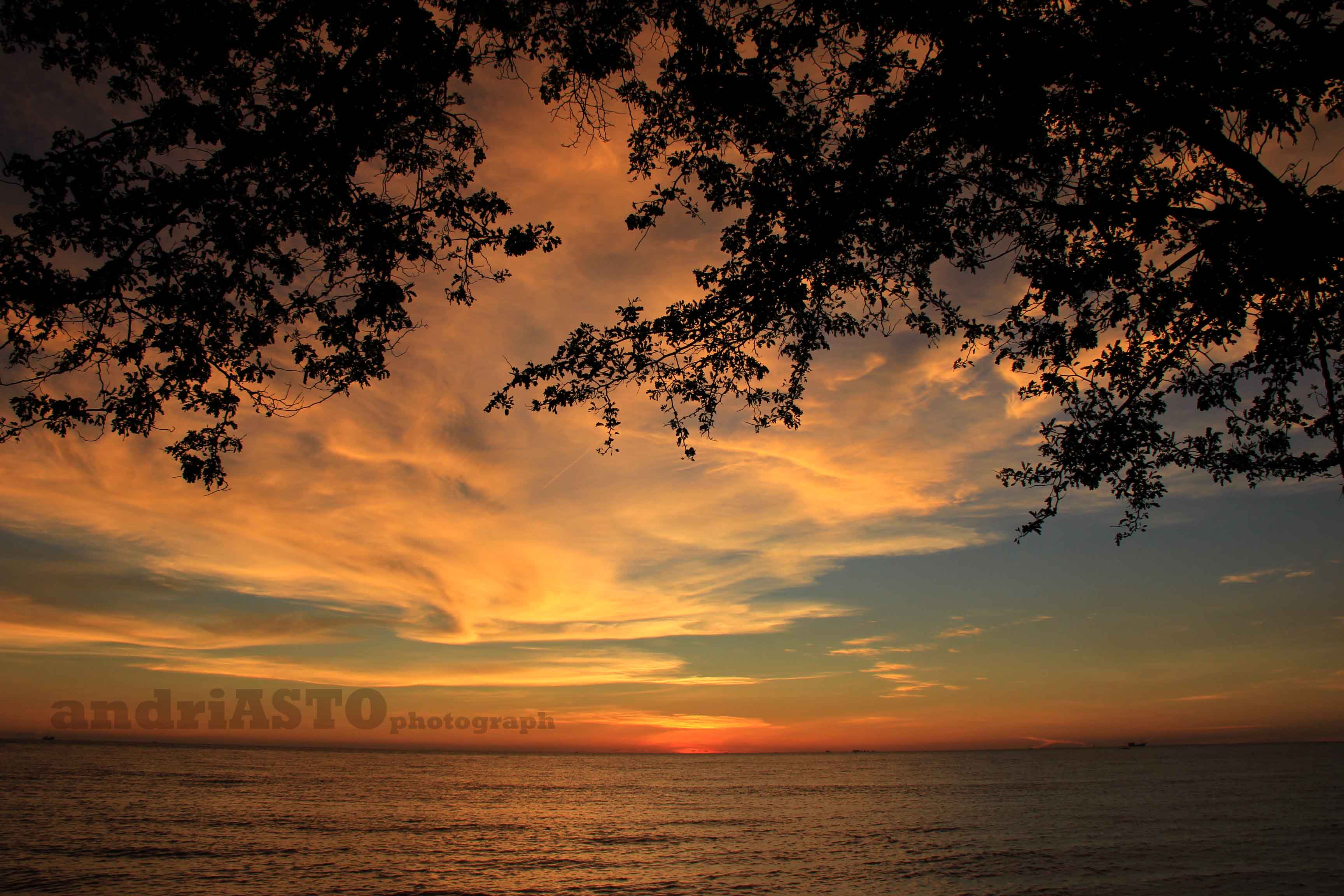Saat Senja Langit Makassar bak Lukisan Surga 7