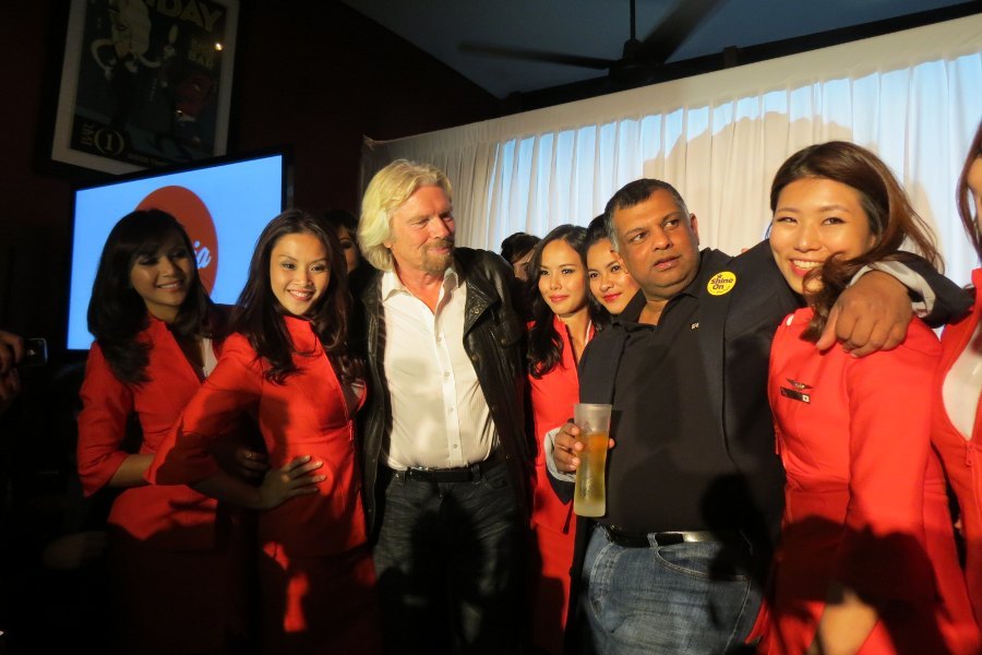 Richard Branson Akan Kirim Bos AirAsia ke Luar Angkasa!